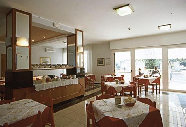 Hotel Paris Lignano Sabbiadoro Dış mekan fotoğraf